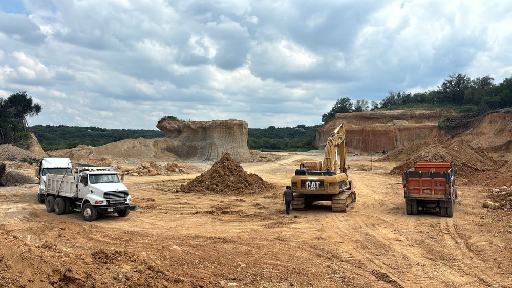 Terracerías y acarreo de material